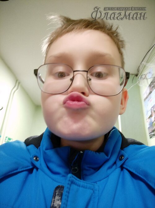 16a7b936.ID Photo out.142016